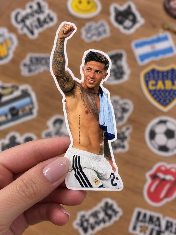 Producto - Stickers // Enzo Fernandez saludando
