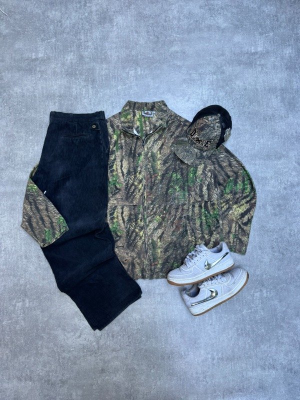 Producto - OUTFIT Campera CC x Realtree + Pantalon Corderoy Negro + Gorra Dixie
