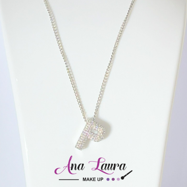 Producto - Collar plateado inicial con brillo