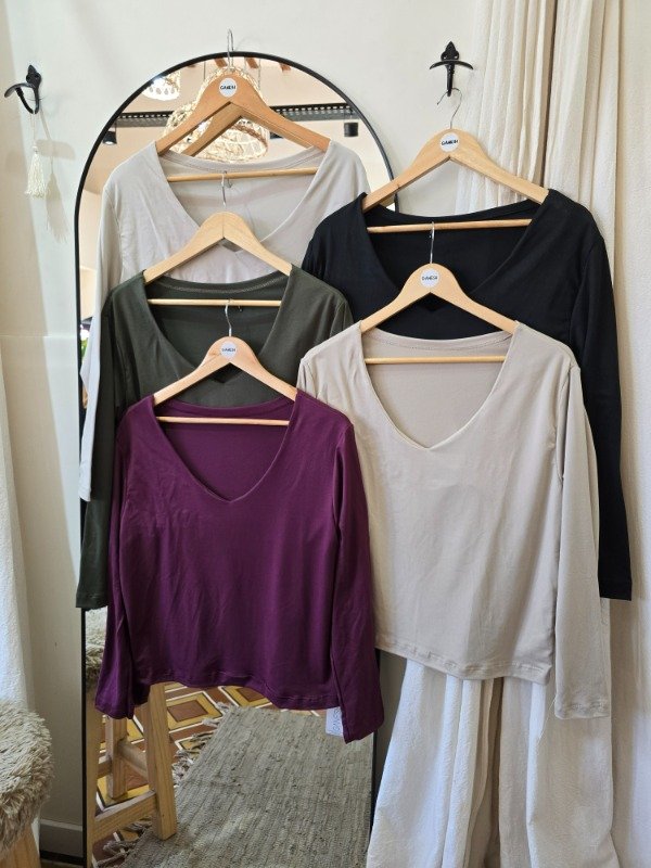 Producto - REMERA ESCOTE V