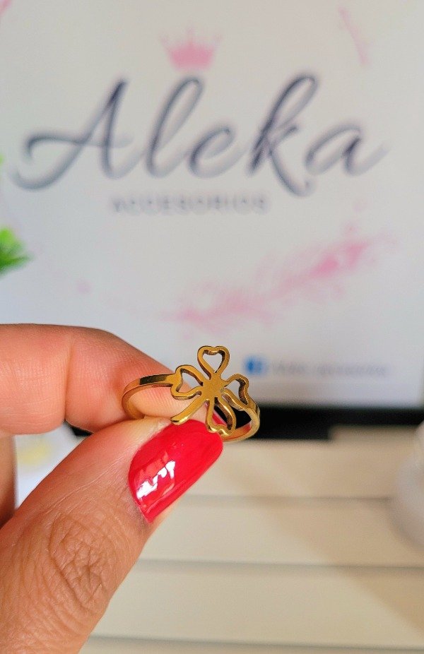 Producto - Anillo trébol (talle 19)de acero dorado - 1