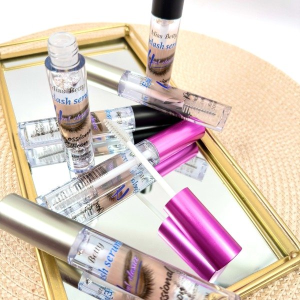 Producto - M6171 MASCARA TRANSPARENTE CON SERUM MISS BETTY X1U