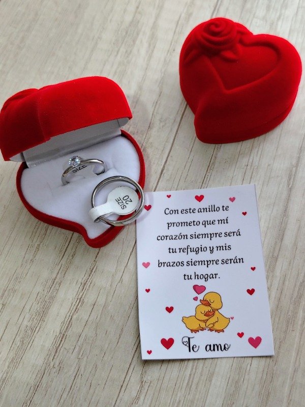 Producto - Anillo de strass y alianza plateada + cajita y tarjeta