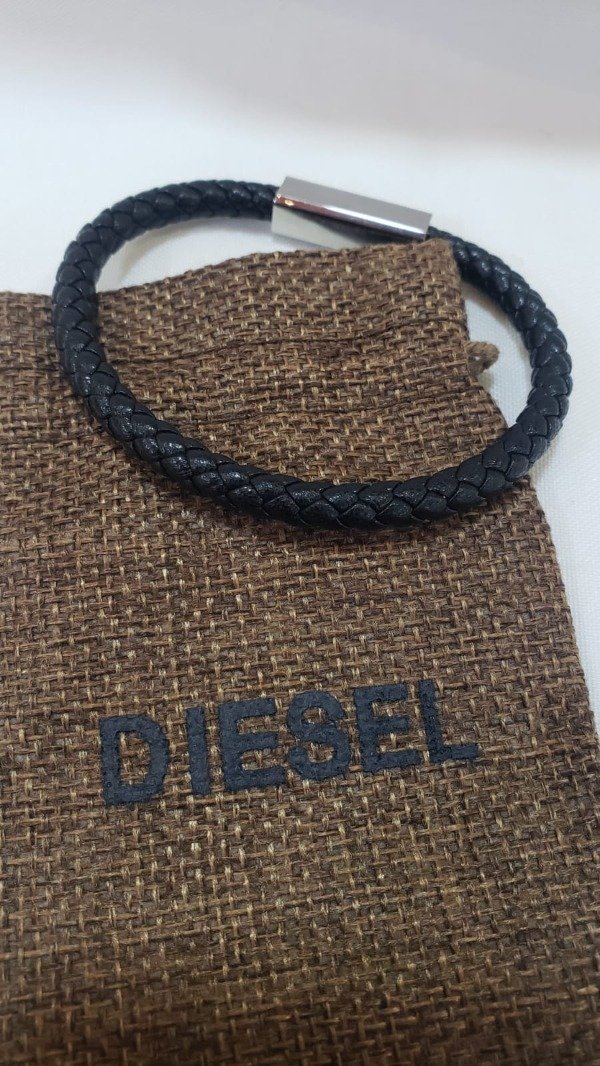 Producto - Pulsera Diesel trenzada negra