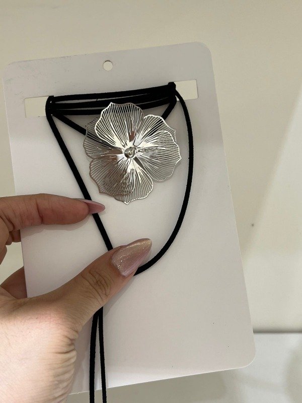 Producto - CHOCKER DE FLOR PLATEADA