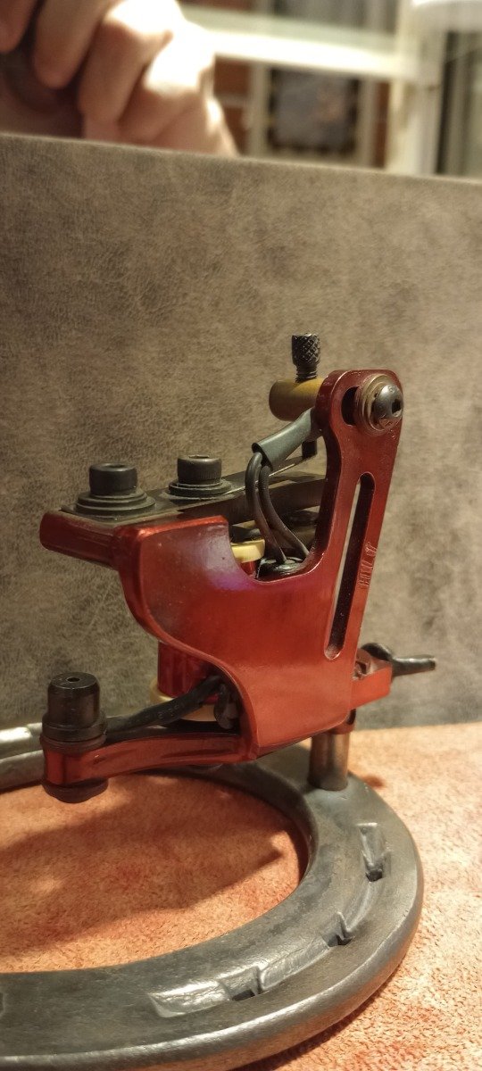 Producto - MÁQUINA DE BOBINA - HLT OLD ROJA Y ROSA