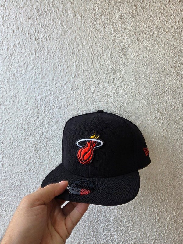 Producto - Gorra MIAMI PLANA CERRADA NEGRA