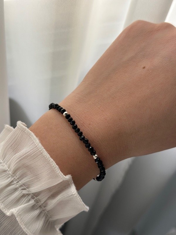 Producto - Pulsera negra cristal con dije corazon