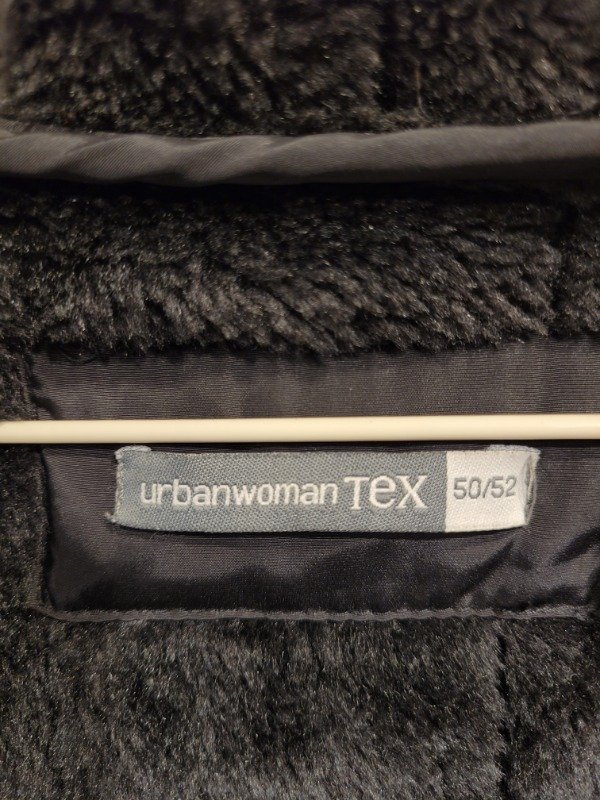 Producto - Campera URBAN WOMAN larga negra con piel Talle XL - PRECIO: 120X - 4