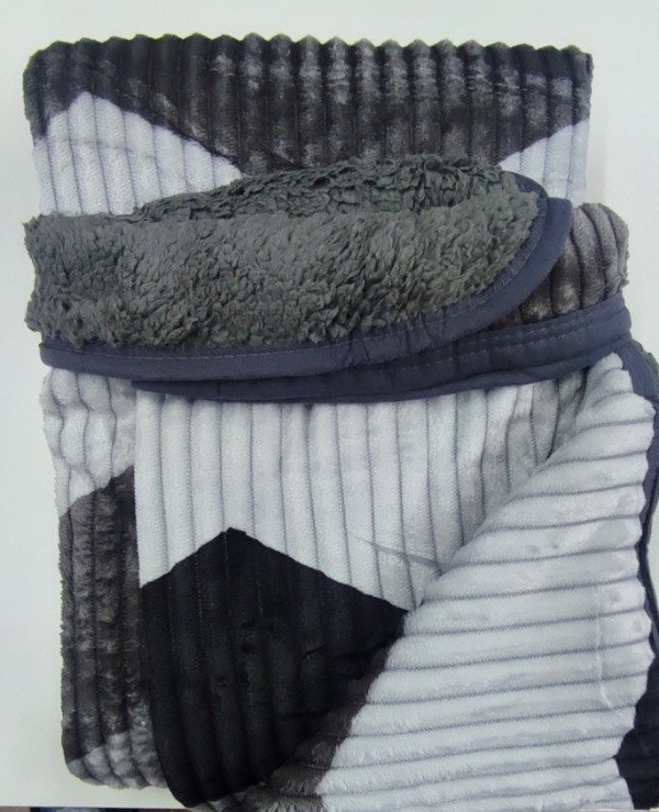 Producto - FRAZADA FLANNEL CON CORDERITO. ZIG ZAG. 2 plazas
