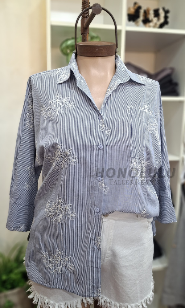 Producto - ULTIMA! Camisa Rayada con Bordado Azul