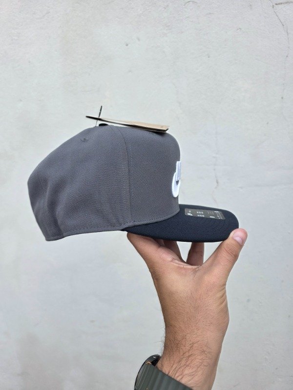 Gorra nike pro dri-fit futura snapback black — imagen 4