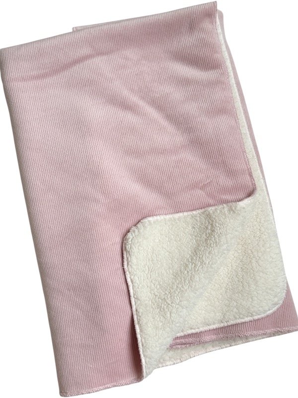 Producto - Manta corderoy con corderito rosa