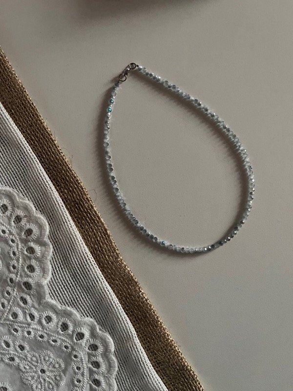 Producto - Collar de cristales con tonos de grises