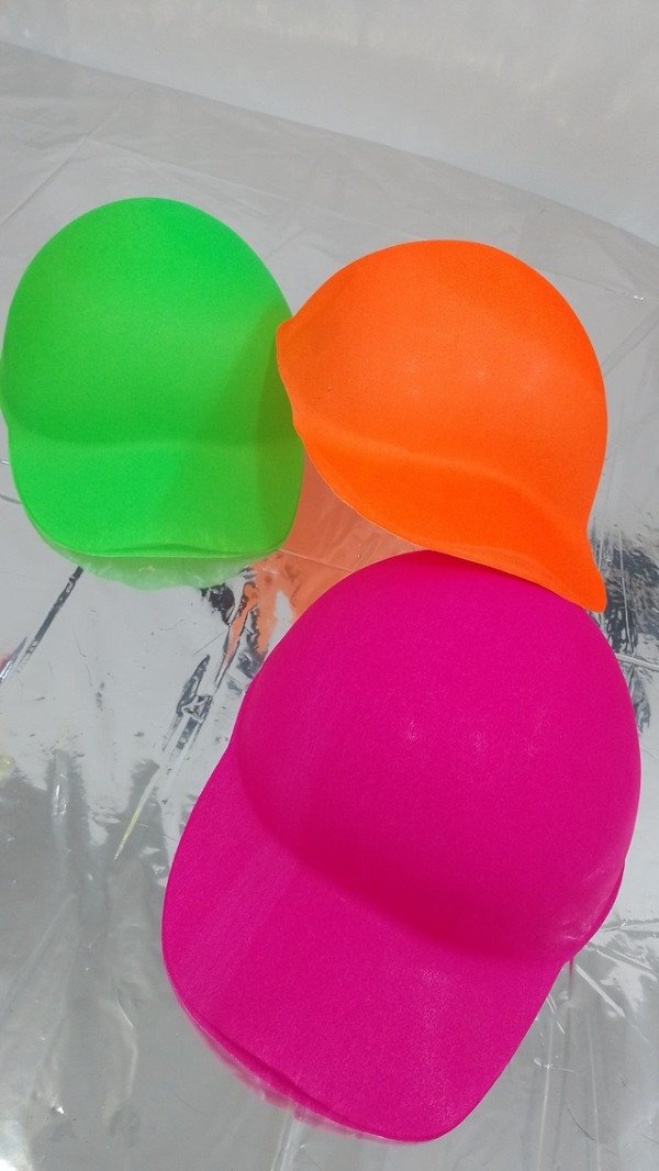 Producto - GORRA PLASTICO FLÚO SURTIDO