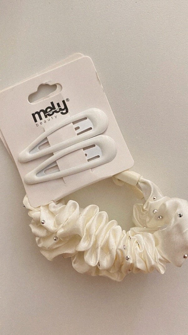 Producto - Set de scrunchies y hebillas. Blanco