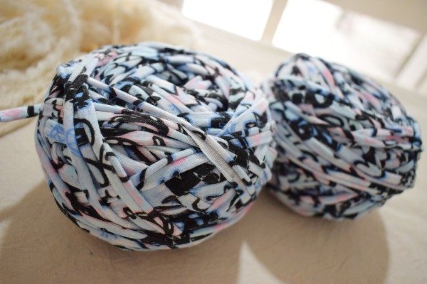 Producto - Totora 150gr  Estampada Celeste,negro y rosa