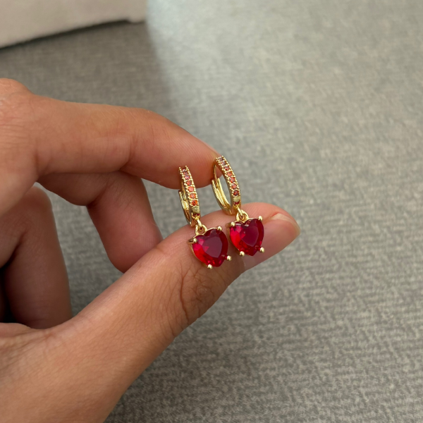 Producto - Argollas doradas corazón rojo strass