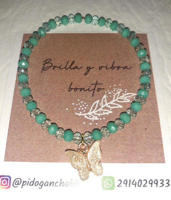 Producto - Pulsera de cristal de roca verde agua con mariposa de nácar
