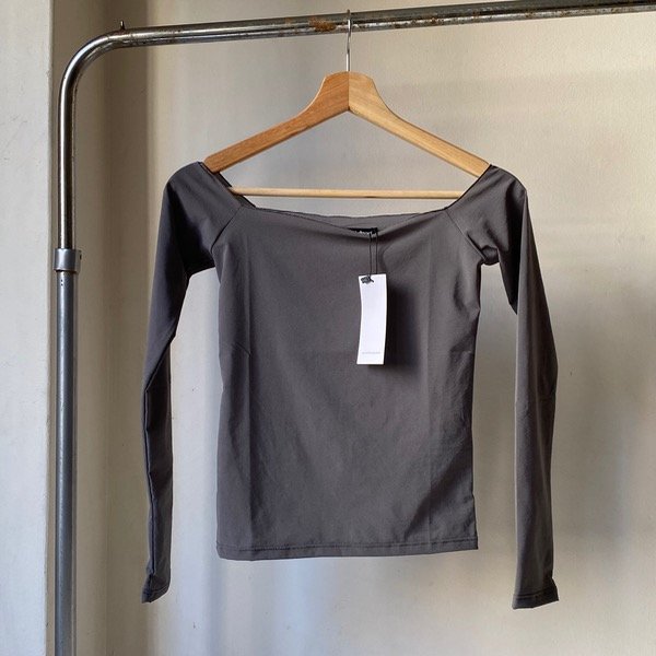 Producto - Top gris off shoulder al cuerpo Ay Not Dead Nuevo