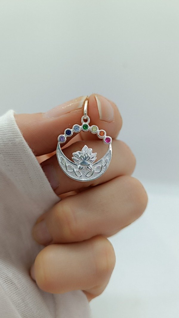 Producto - Dije Media Luna, Flor de Loto y 7 Chakras