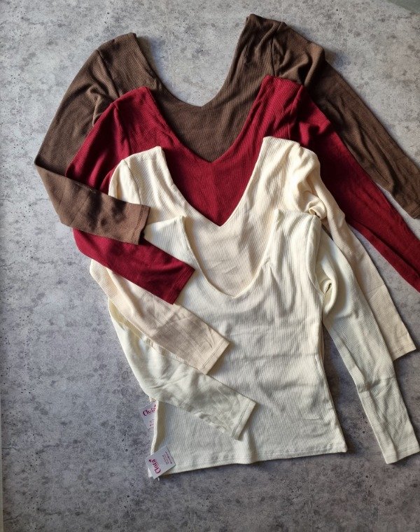 Producto - REMERA ESCOTE V (RM0747)
