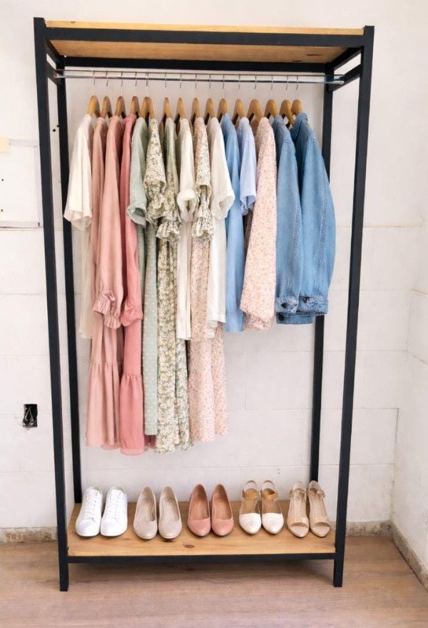 Producto - Perchero pie hierro madera estilo industrial comercial