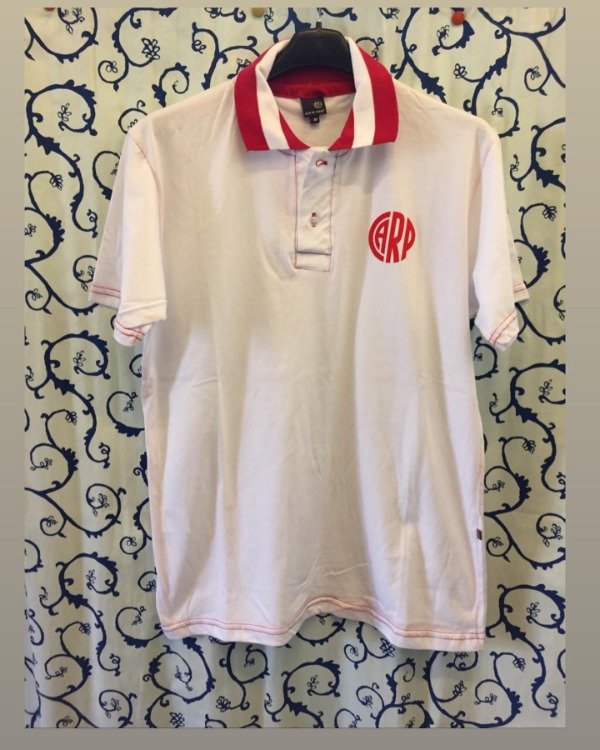 Producto - CHOMBA BLANCA Y ROJA