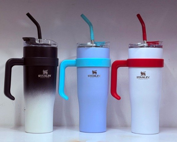 Producto - Vaso térmico con manija y bombilla 1.2L