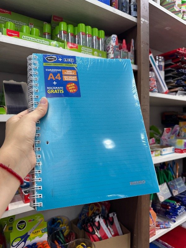 Producto - Cuaderno A4 Celeste Rayado 160 + BOLIGRAFO GRATIS