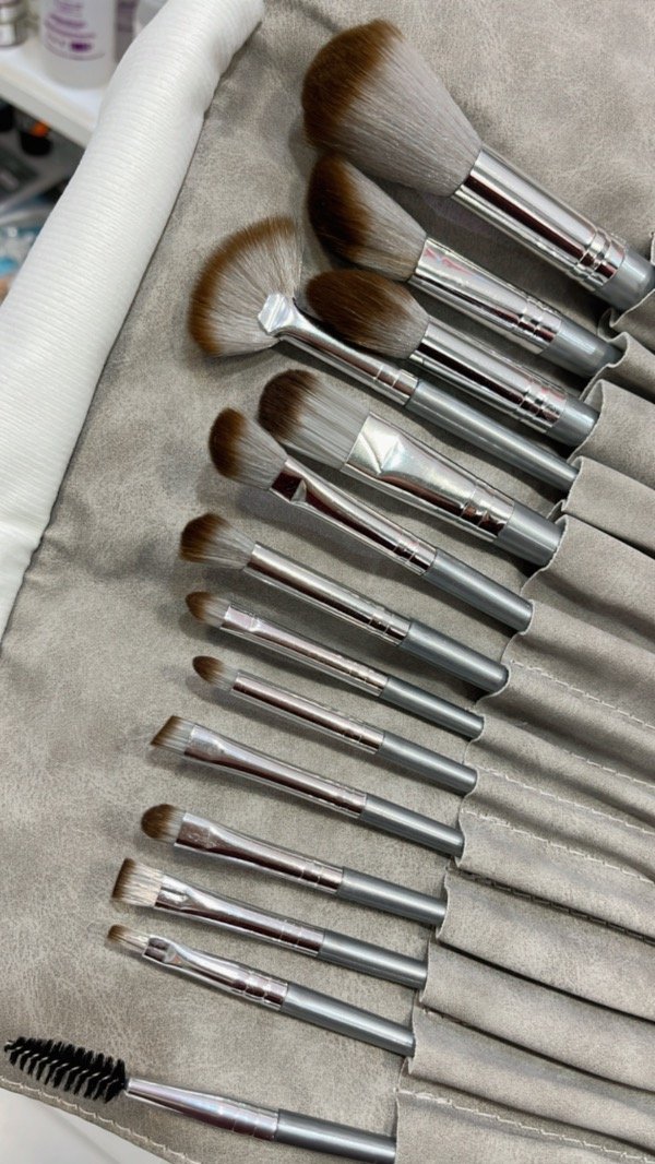 Producto - Set de 14 brochas + porta brochas