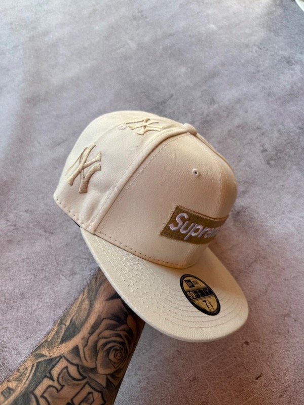 Producto - Gorra Cerrada G5 EXCLUSIVA SUPREME X NY WHITE 7 3/8