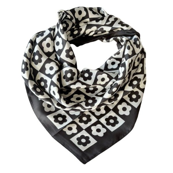 Producto - Pañuelo Black and White Flowers