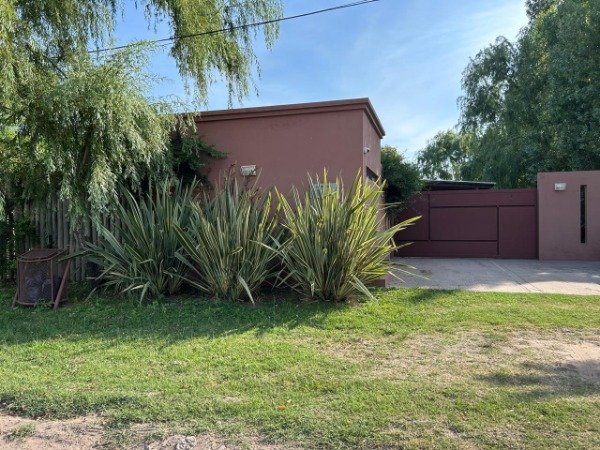 Producto - CASA QUINTA EN VENTA! UBICADA SOBRE CALLE LA CUMPARSITA ENTRE LAVALLE Y SUAREZ