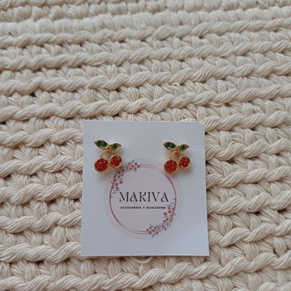 Producto - Aro cherry strass dorado