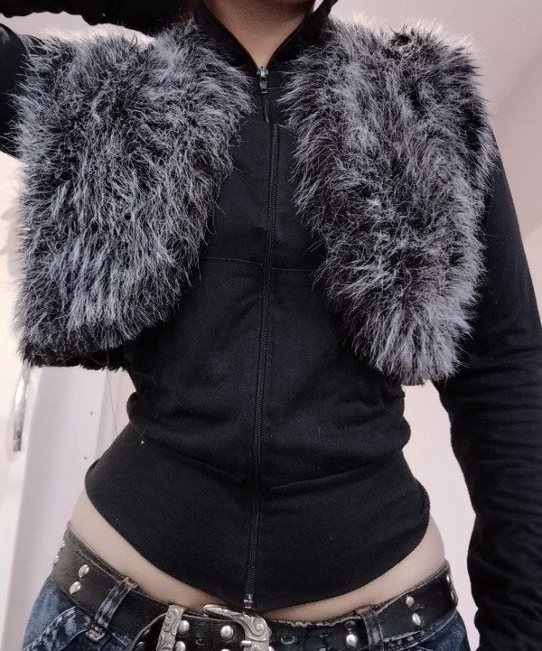 Producto - chalequito diva y2k