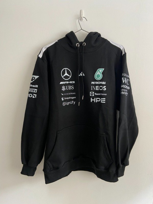 Producto - Buzo Mercedes 2026