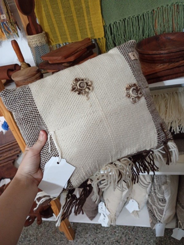 Producto - Almohadón con funda tejida