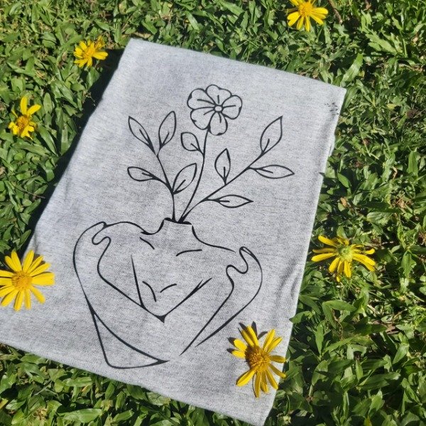 Remera Amelia Arena Mujer con Flores - Haya Paz