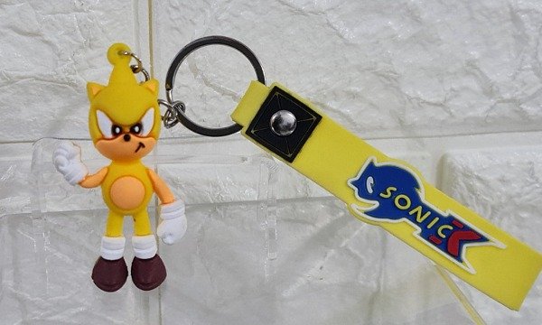 Producto - Llavero Super sonic amarillo goma 3D 4 cm