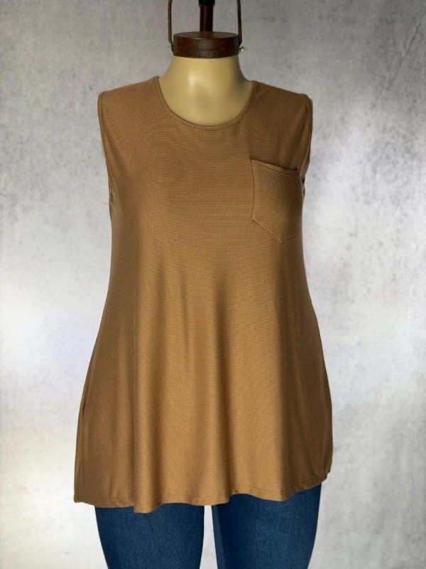 Producto - MUSCULOSA MARRON MORLEY BASICA CON BOLSILLO