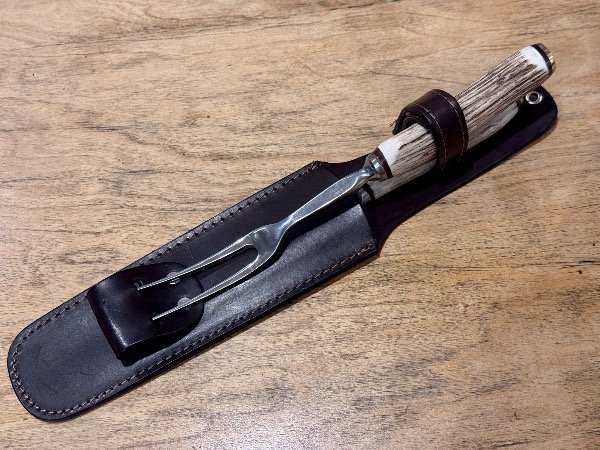 Producto - 269 - Set REFORADO Parrillero Trinchar UNIVERSAL Ciervo - vaina