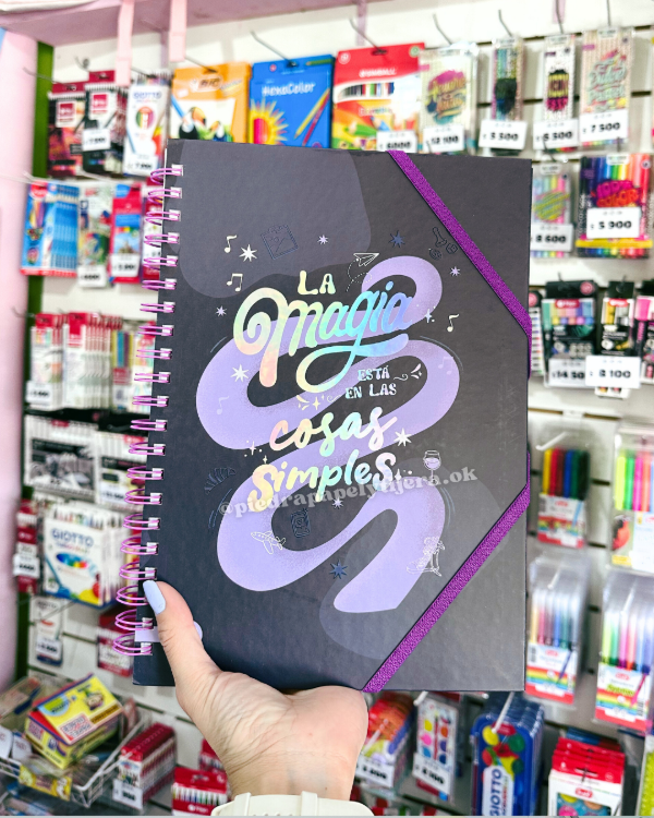 Producto - Cuaderno A4 tapa dura c/elásticos magia