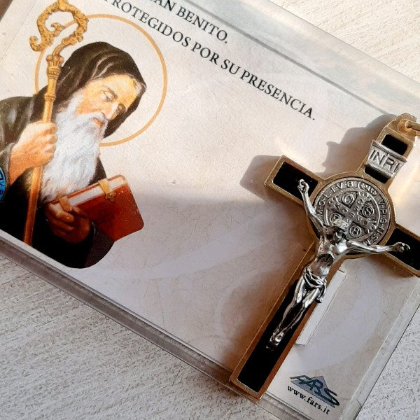 Producto - Cruz de metal dorada - 0