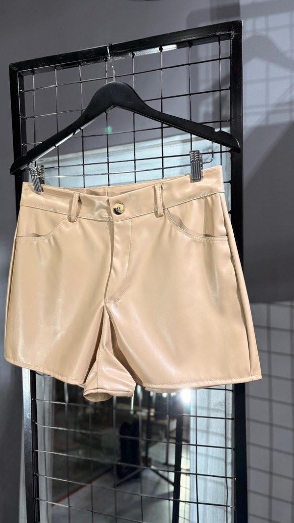 Producto - SHORT ENGOMADO CAMEL C/BOLSILLOS y PASACINTO