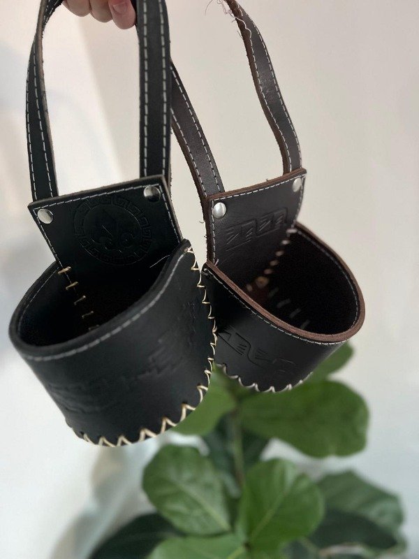 Producto - Portamates de cuero para el auto
