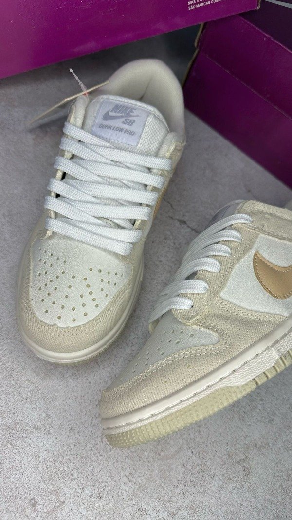 Producto - NIKE SB DUNK GLITTER BEIGE