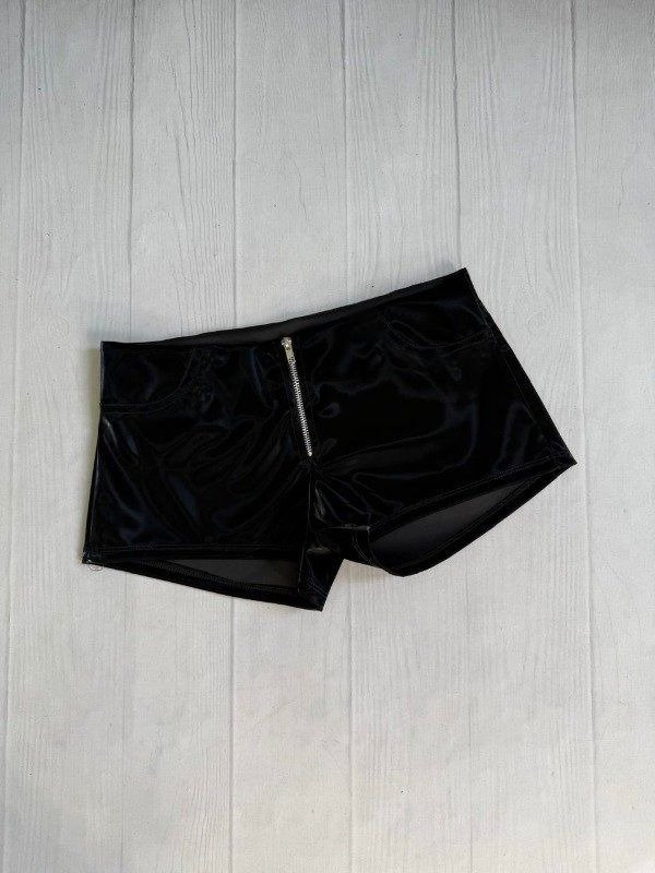 Producto - [4895] Short tiro bajo c/cierre cuerina brillo