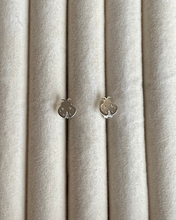 Producto - Aros vaquita de san antonio de acero blanco 7mmd