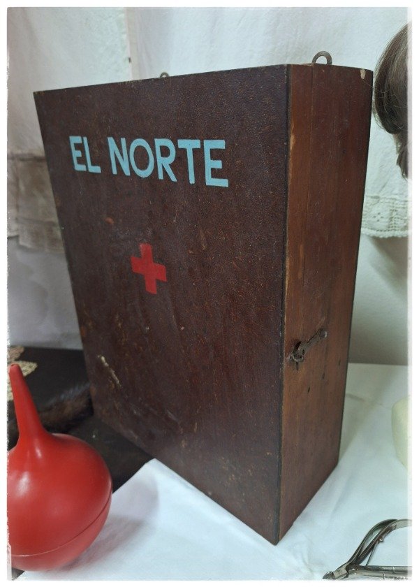 Producto - Botiquín de medicina madera - 0